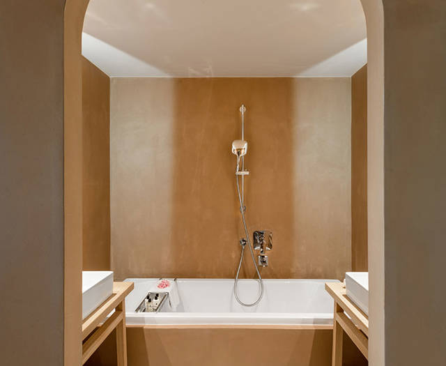 Eagles Palace Resort Chalkidiki Presidential Bungalow bathroom with bathtub